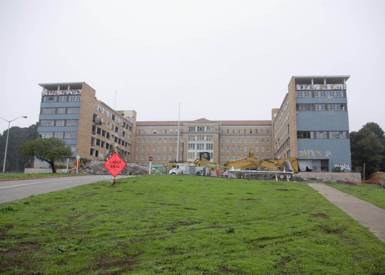 Rear view of Presidio Public Health District before rehabilitation Rear view of Public Hospital before rehabilitation