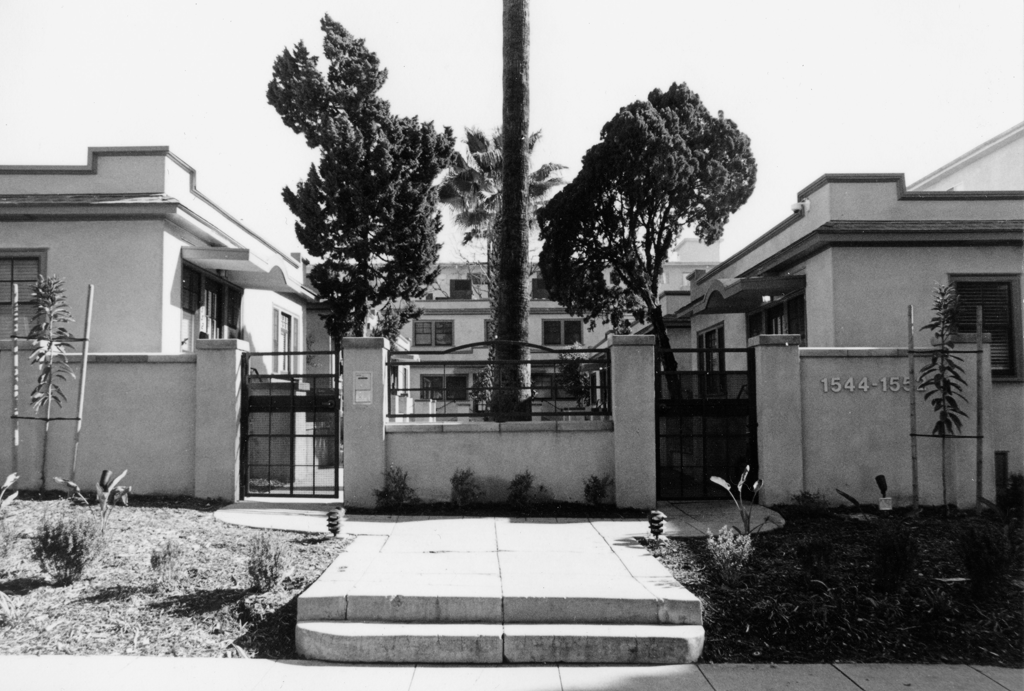 PHOTO: 1544 N Serrano Bungalow Court