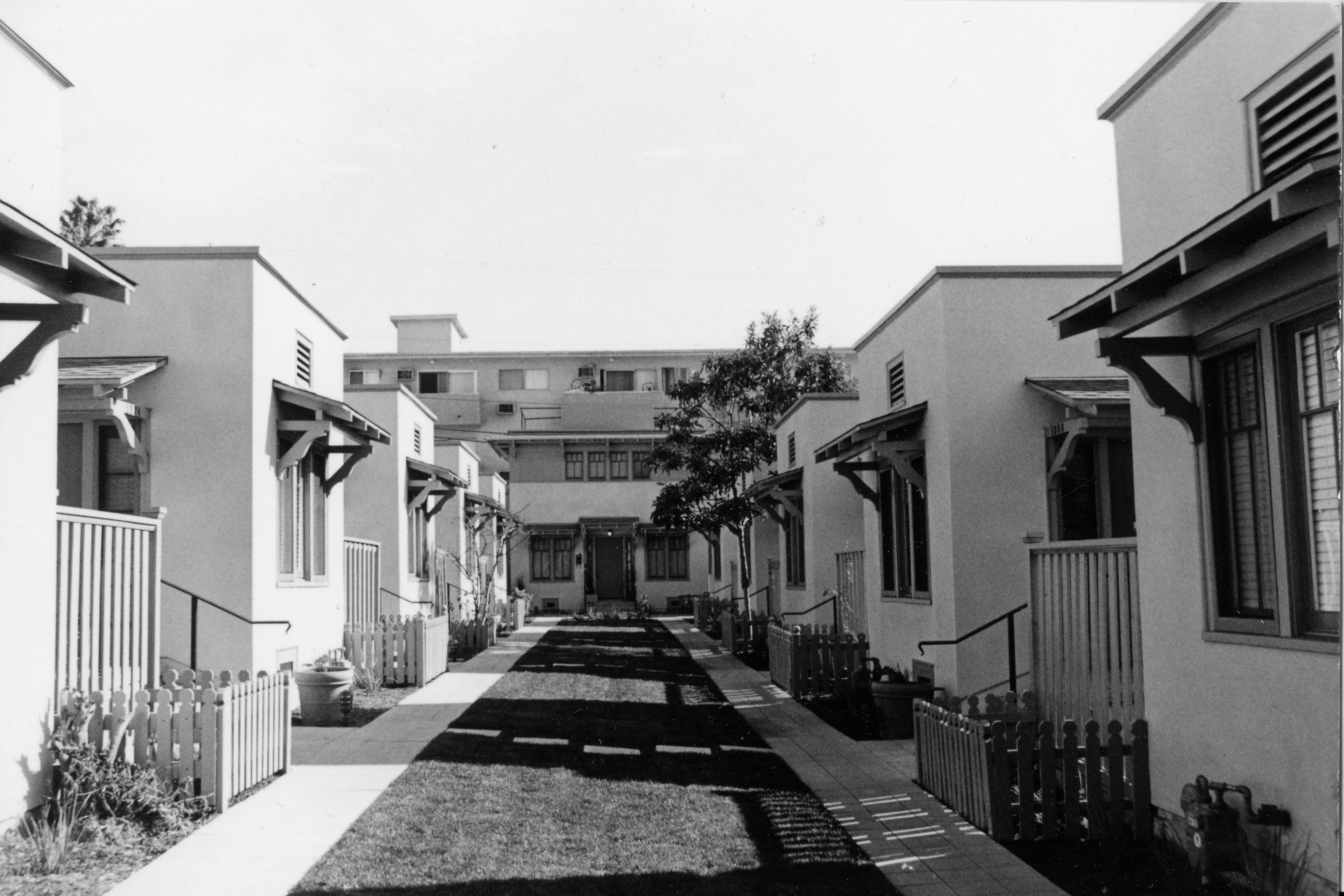 PHOTO: 1554 N Serrano Bungalow Court