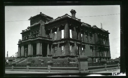 "All about were the palaces of the nabob pioneers of Forty-nine. To the east and south at right angles, were advancing two mighty walls of flame "    Nob Hill Mansion, 1906. Photo by Jack London.