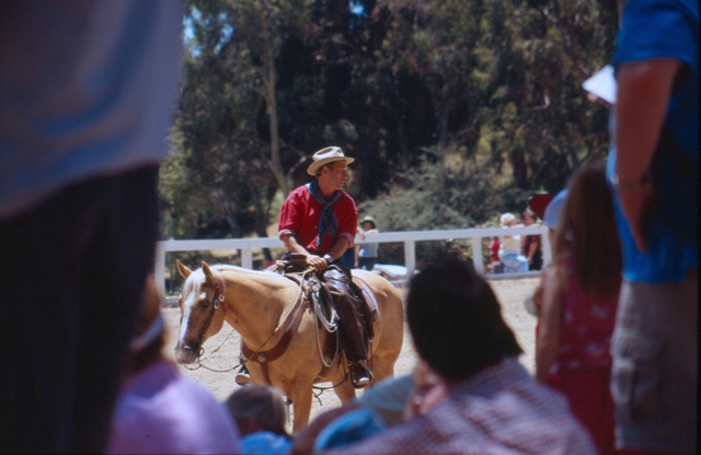 Will Rogers Impersonator Robert Basgall welcomed the crowd with a "Big Howdy."